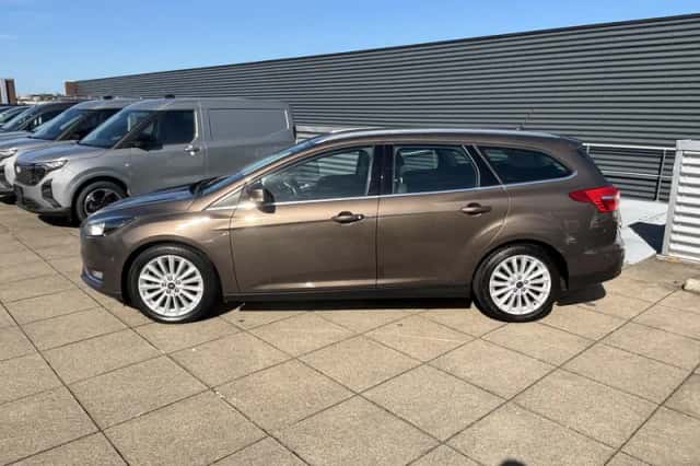 Ford Focus (2018) thumbnail 2