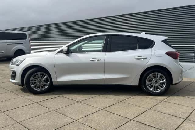 Ford Focus (2023) thumbnail 2