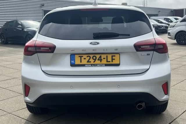Ford Focus (2023) thumbnail 3
