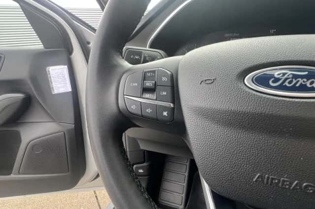 Ford Focus (2023) thumbnail 5