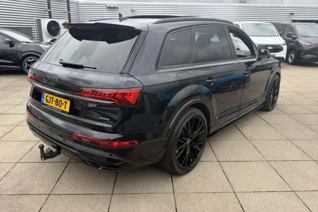 Audi Q7 (2021) thumbnail 2