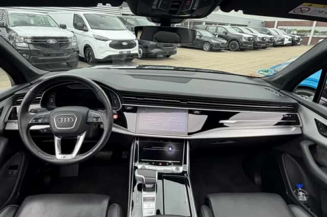 Audi Q7 (2021) thumbnail 3