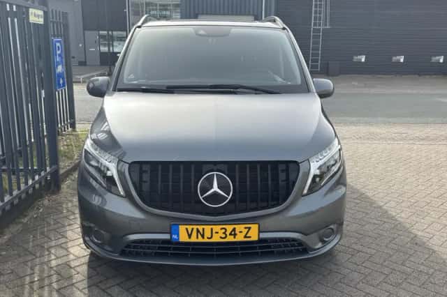 Mercedes-Benz Vito (2022) thumbnail 2