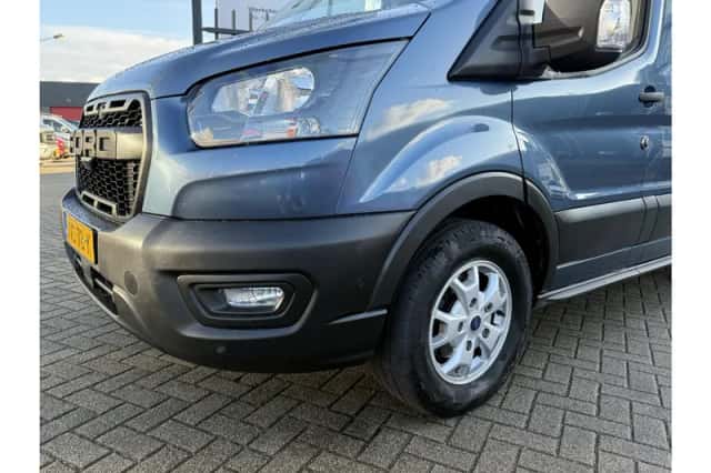Ford Transit (2023) thumbnail 4