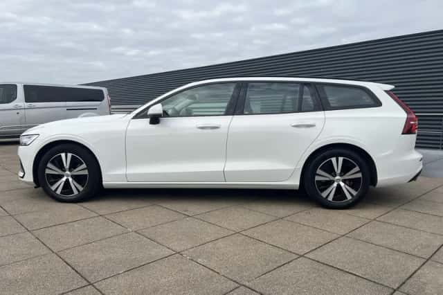 Volvo V60 (2021) thumbnail 2