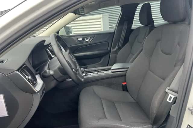 Volvo V60 (2021) thumbnail 3