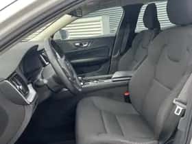 Volvo V60 (2021) thumbnail 3