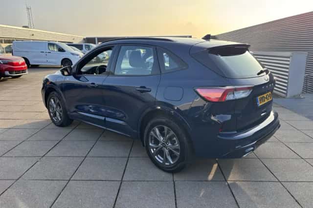 Ford Kuga (2023) thumbnail 6