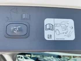 Ford Kuga (2017) thumbnail 24