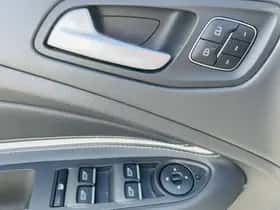 Ford Kuga (2017) thumbnail 33