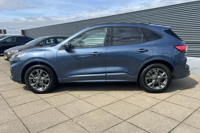 Ford Kuga (2024) thumbnail 2