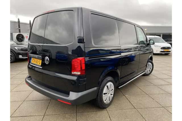 Volkswagen Transporter (2023) thumbnail 2