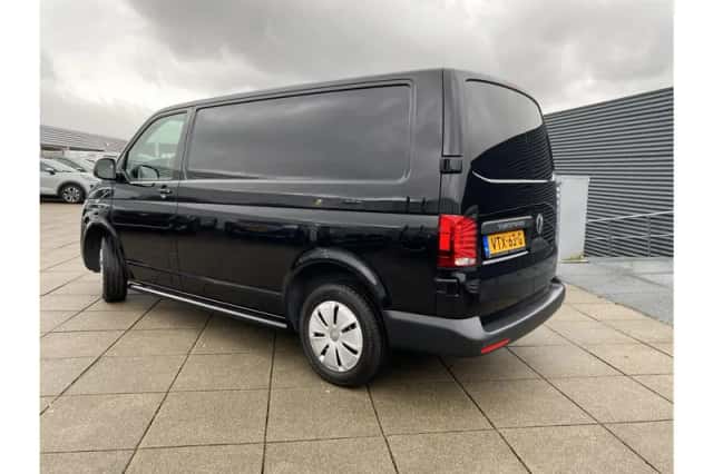 Volkswagen Transporter (2023) thumbnail 4