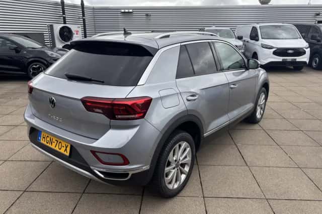 Volkswagen T-Roc (2022) thumbnail 2