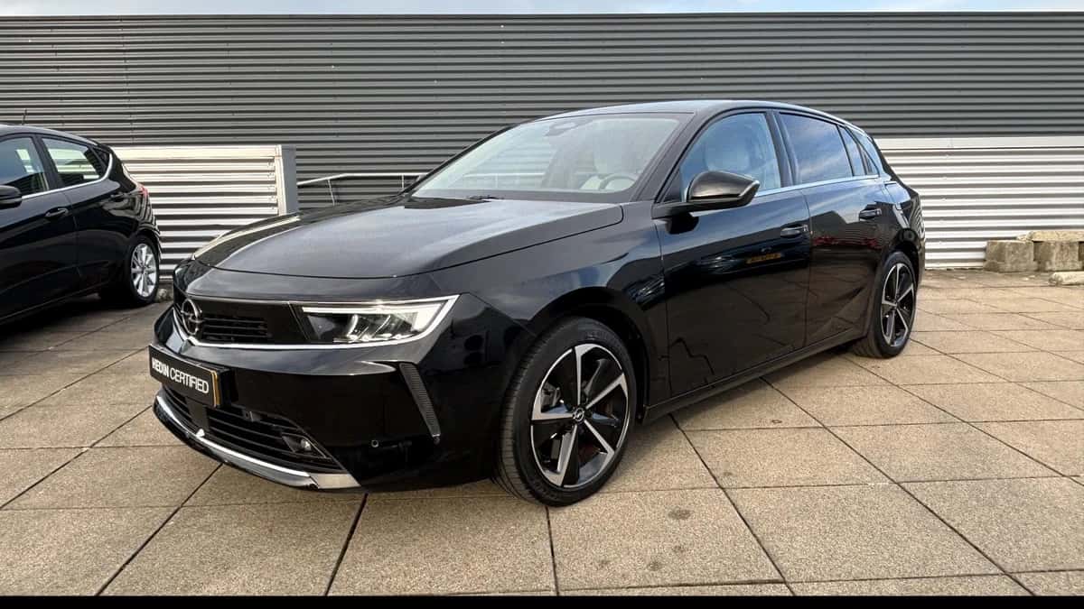 Opel Astra (2023) — foto 1
