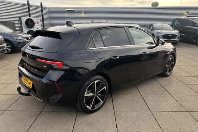 Opel Astra (2023) thumbnail 3