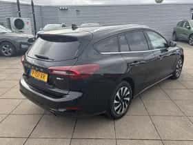 Ford Focus (2022) thumbnail 2