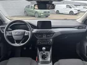 Ford Focus (2022) thumbnail 3
