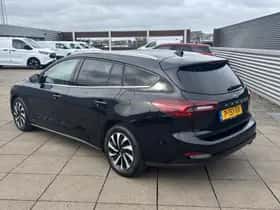 Ford Focus (2022) thumbnail 6