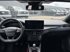Ford Focus (2023) thumbnail 3