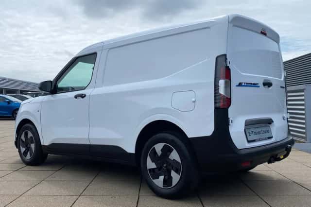 Ford E-Transit Courier (2026) thumbnail 4