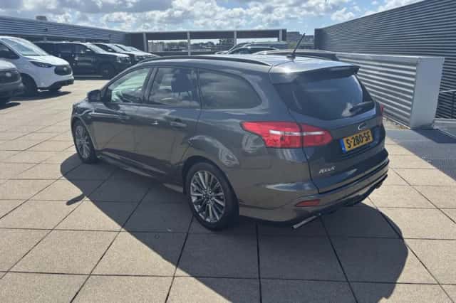Ford Focus (2018) thumbnail 3