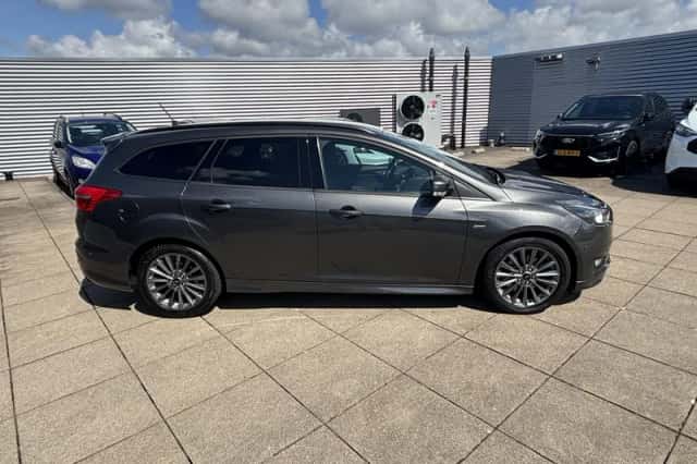 Ford Focus (2018) thumbnail 5