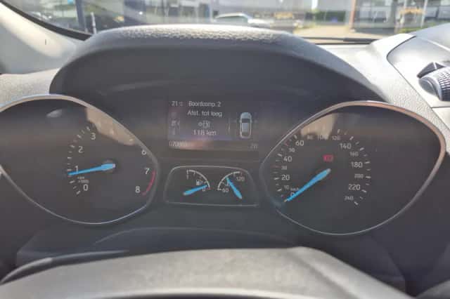 Ford Kuga (2019) thumbnail 4