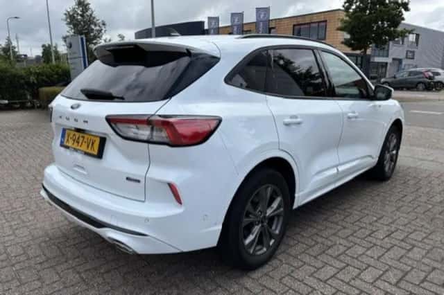 Ford Kuga (2024) thumbnail 2