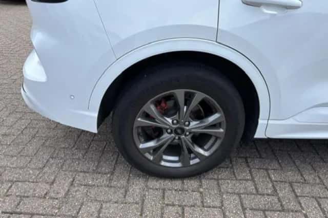 Ford Kuga (2024) thumbnail 4