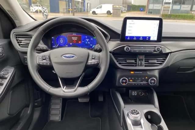 Ford Kuga (2022) thumbnail 3