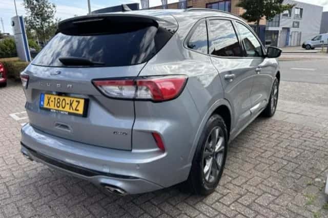 Ford Kuga (2023) thumbnail 2