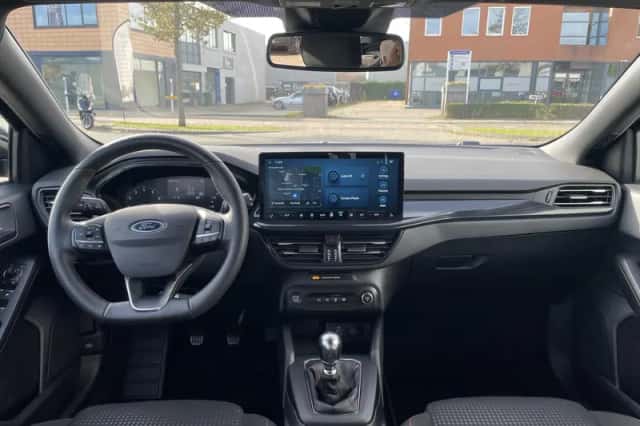 Ford Focus (2024) thumbnail 3