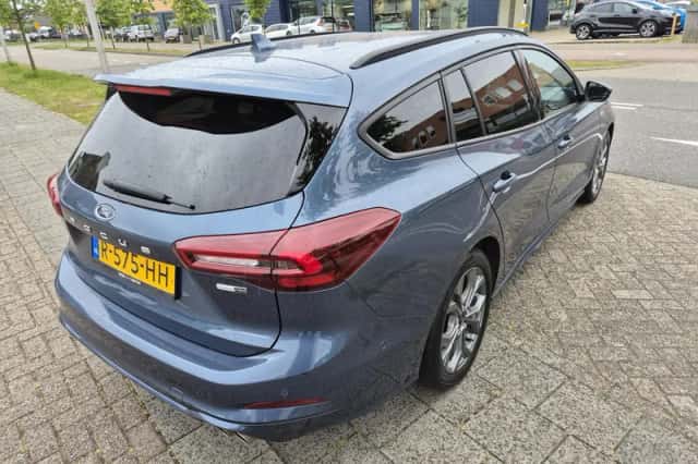Ford Focus (2022) thumbnail 2