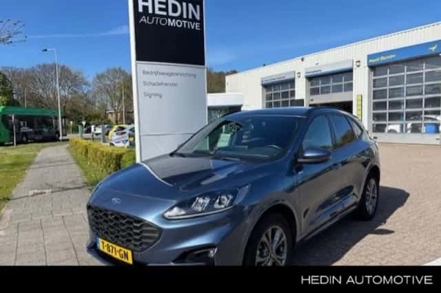 Ford Kuga (2023) thumbnail 1