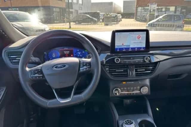 Ford Kuga (2023) thumbnail 3