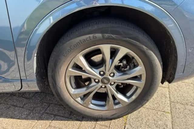 Ford Kuga (2023) thumbnail 4