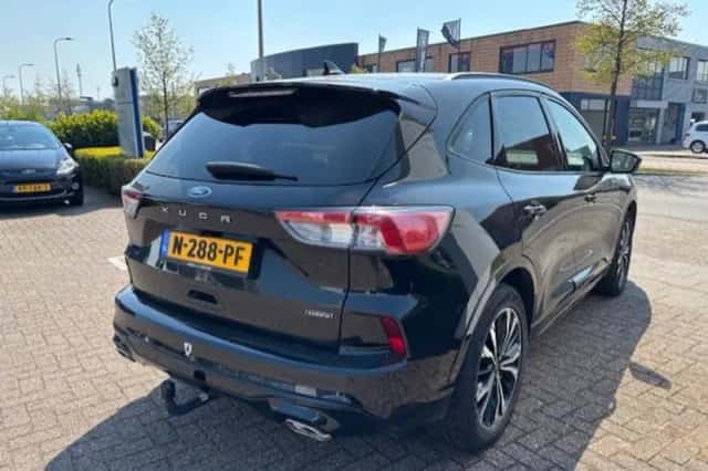 Ford Kuga (2021) thumbnail 2