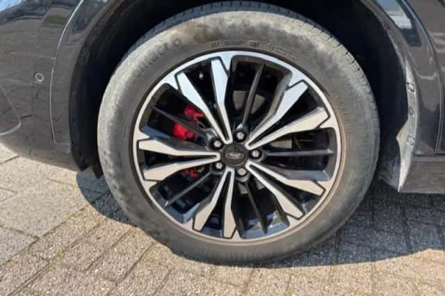 Ford Kuga (2021) thumbnail 4