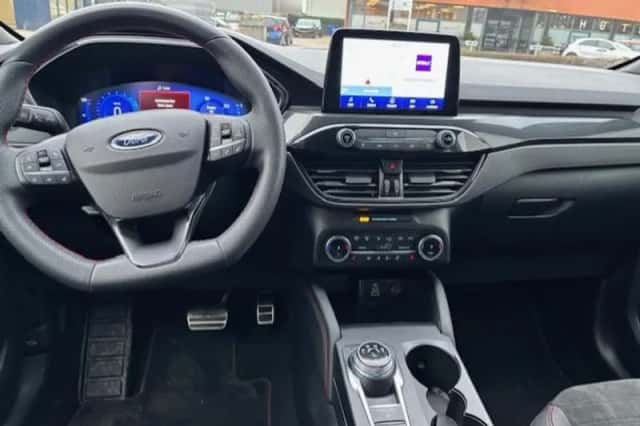 Ford Kuga (2023) thumbnail 3