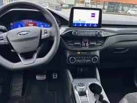 Ford Kuga (2023) thumbnail 3