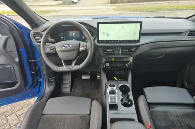 Ford Kuga (2024) thumbnail 2