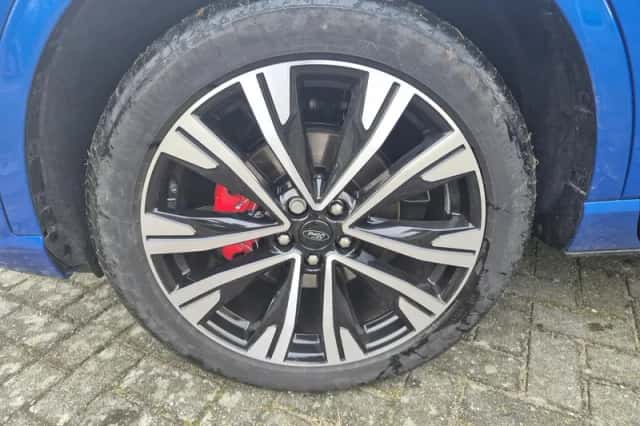 Ford Kuga (2024) thumbnail 3