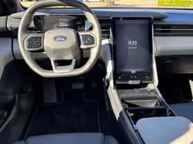 Ford Explorer (2025) thumbnail 3