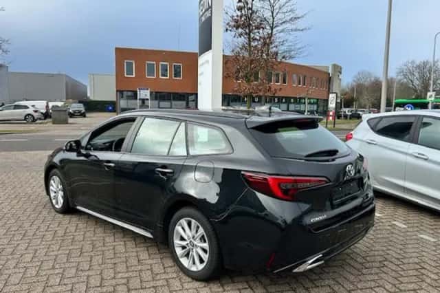 Toyota Corolla (2025) thumbnail 2