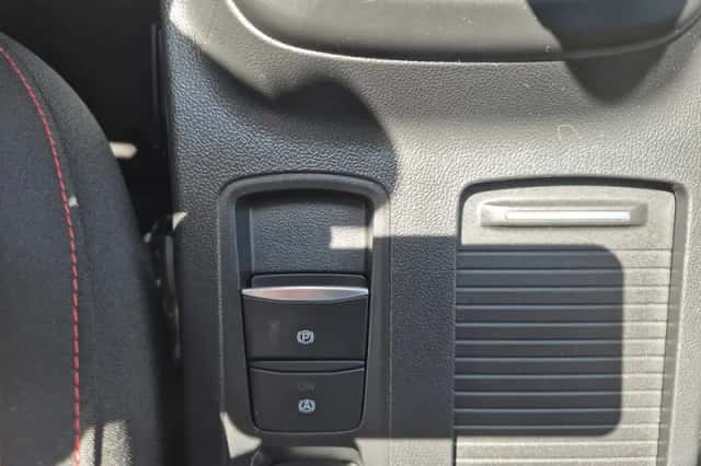 Ford Focus (2025) thumbnail 2