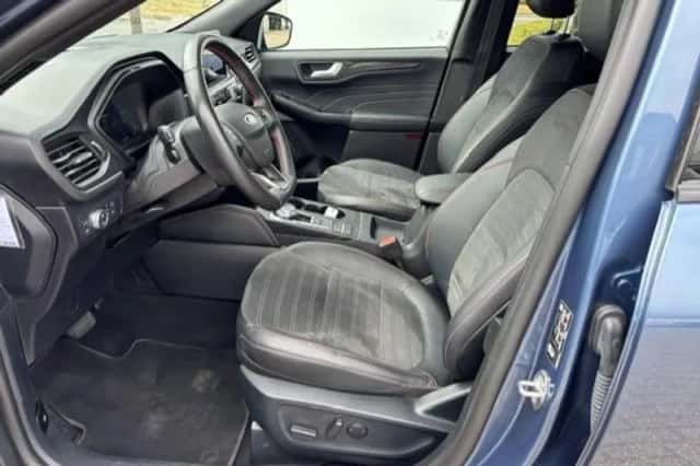 Ford Kuga (2022) thumbnail 3