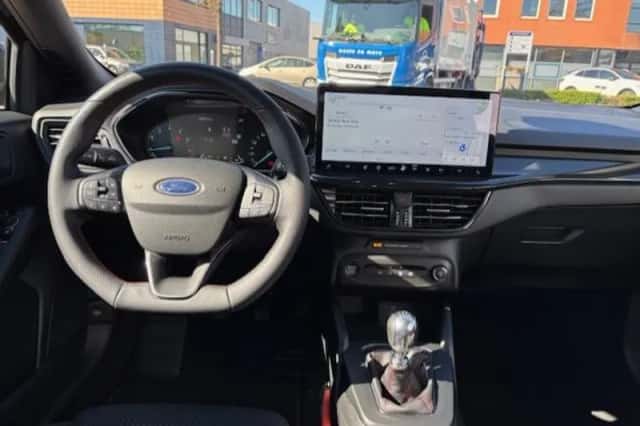 Ford Focus (2024) thumbnail 3