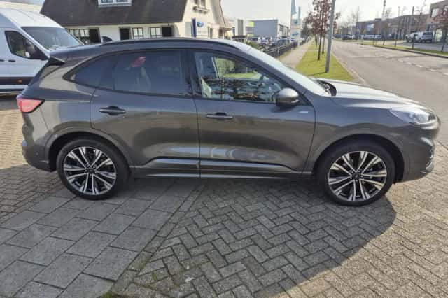 Ford Kuga (2022) thumbnail 6