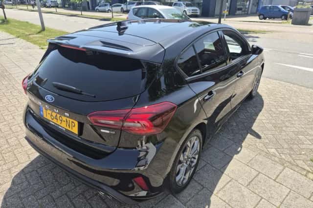 Ford Focus (2023) thumbnail 2